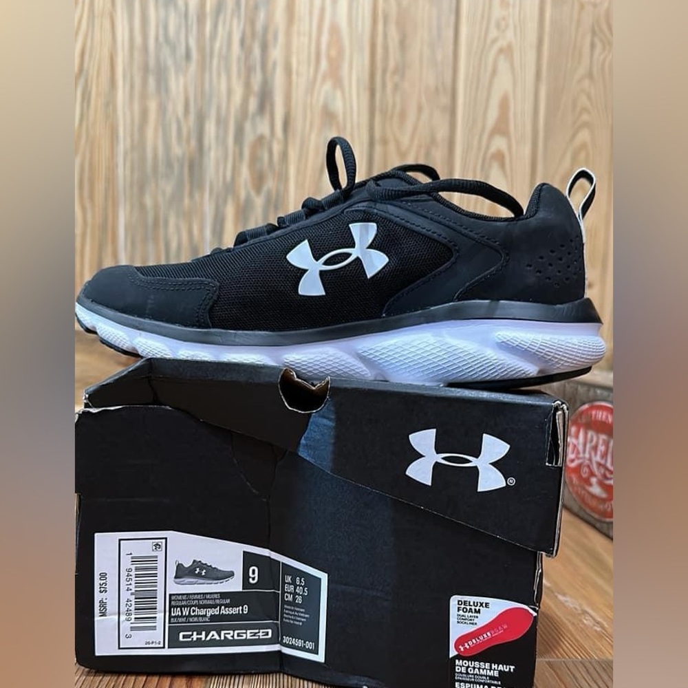 NWT Women’s Under Armour tennis shoes.